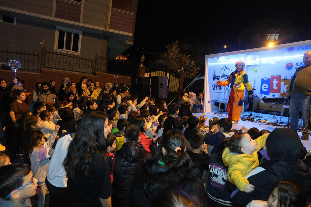 Ramazan Tiyatrosu Kurtuluş Mahallesi’nde Büyük İlgi Gördü